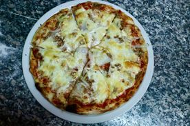 Pizza Chezzy Crust - Imbiss Rhodos