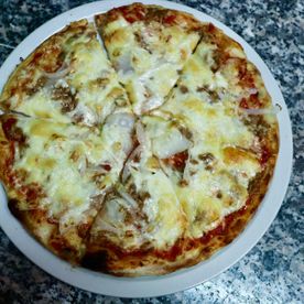 Pizza Chezzy Crust - Imbiss Rhodos